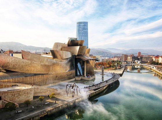 Guggenheim Museum Bilbao Tour: A Guided Crash Course with Skip-the-Line Tickets