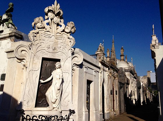 Buenos Aires Politics Tour: Recoleta and Retiro Neighborhoods