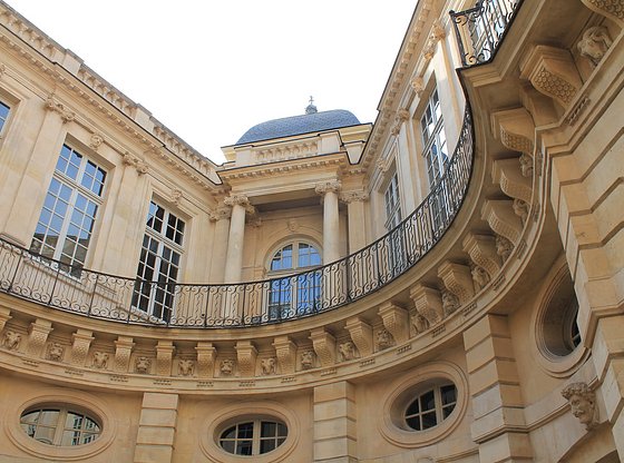 Marais Neighborhood Tour