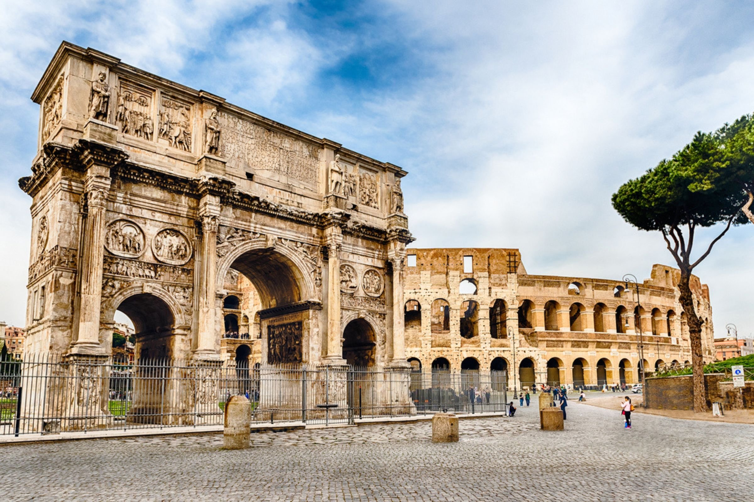 roman forum and colosseum