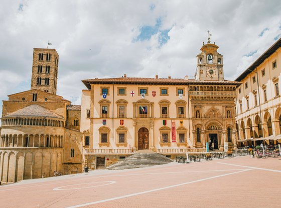 Sites and Insights: An Expert-Led Arezzo Welcome Tour