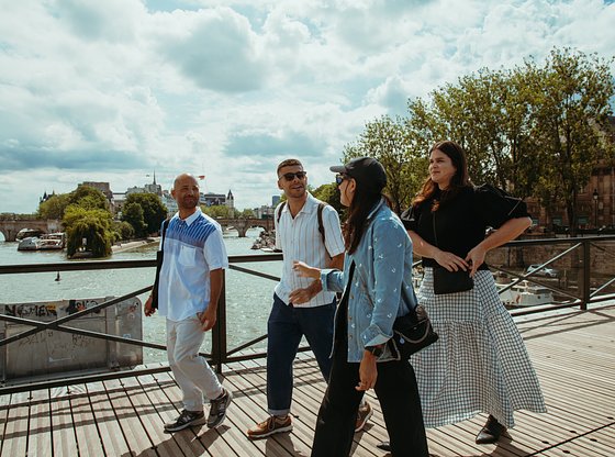 Sites and Insights: An Expert-Led Paris Welcome Tour